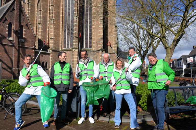 240323 PC Zwerfvuil Terheijden Groepsfoto gek